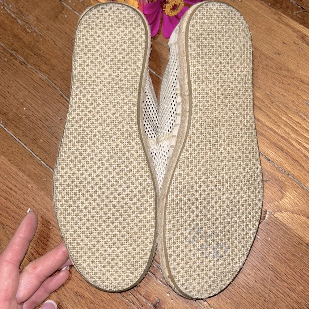 🌸TOMS⭐️LIKE NEW⭐️Tan Espadrille Slip On Mesh Shoes Size 5 GENTLY WORN 1X - Picture 8 of 8